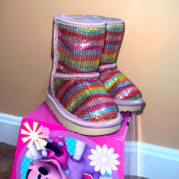 Toddler Ugg Boots - Picture 1 of 3